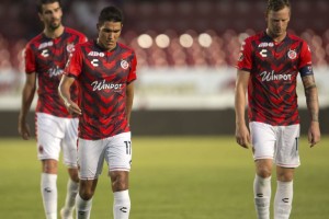 Veracruz podr&iacute;a descender por deudas que tiene con un jugador argentino 