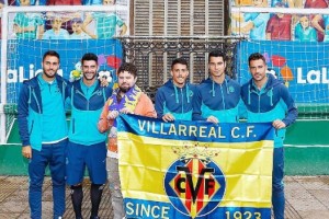 El Villarreal present&oacute; un mural urbano finalizado por sus jugadores en Buenos Aires