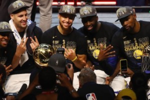 &iquest;Cu&aacute;nto gastaron los Warriors en botellas de champagne en sus festejos?
