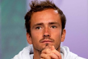 Medvedev tendr&iacute;a que dejar asentado que no avala a Putin si quiere jugar Wimbledon