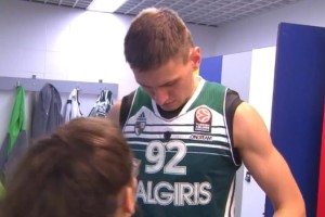 Así se ve un partido de básquet con una cámara en la camiseta de los jugadores