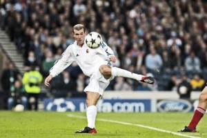 A 15 a&ntilde;os de uno de los mejores goles en la historia de la Champions League