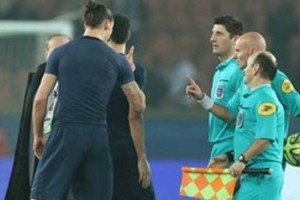 El día que el árbitro francés le escondió la pelota del hat trick a Zlatan Ibrahimovic