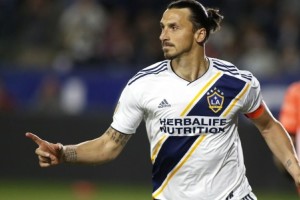 Zlatan Ibrahimovic quiere jugar en el equipo de Maradona