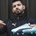 El Kun Ag&uuml;ero recibi&oacute; sus botines especiales para el derbi de Manchester