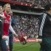 Los jugadores del Ajax ingresaron al campo de juego con sus madres