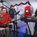 Petr Cech y Alexis S&aacute;nchez demuestran su talento musical palpitando la Navidad