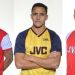 Arsenal revel&oacute; su colecci&oacute;n retro de camisetas