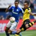 Aubameyang mostr&oacute; sus nuevos botines con los colores y el escudo del Dortmund