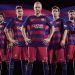 Barcelona present&oacute; su camiseta con franjas horizontales