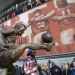 Dennis Bergkamp tiene su estatua en el estadio del Arsenal