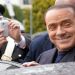 Berlusconi vende casi la mitad del Milan para poder comprar jugadores