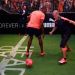 Usain Bolt demostr&oacute; su talento en el f&uacute;tbol junto a Puma