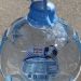 Pol&eacute;mica en Rusia por botellas de agua con forma de pelota que provocan incendios