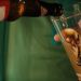 Budweiser lanz&oacute; vasos que vibran de acuerdo con el sonido de la hinchada para Rusia 2018