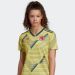 adidas adapta los cuellos de las camisetas de mujeres para no crear escotes pronunciados
