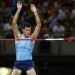Germ&aacute;n Chiaraviglio, embajador Weber, en la final de salto con garrocha en Beijing