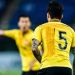 Ins&oacute;lito: Utileros fueron sancionados por confeccionar una camiseta para un jugador en pleno partido