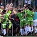 In&eacute;dito: el club que concentra en una licorer&iacute;a, festeja con cerveza gratis y estuvo a punto de ganarle al campe&oacute;n local