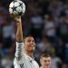 Cristiano Ronaldo le regal&oacute; el bal&oacute;n de su hat-trick a uno de sus compa&ntilde;eros 