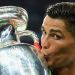 Cristiano Ronaldo recibi&oacute; m&aacute;s de 170.000 d&oacute;lares por firmar figuritas 