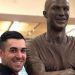 Crearon una estatua de chocolate de Cristiano Ronaldo que pesa 120 kilos y mide como &eacute;l
