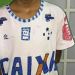 El ni&ntilde;o que dibuj&oacute; su propia camiseta del Cruzeiro con fibrones