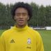 El colombiano Cuadrado super&oacute; un desaf&iacute;o con el bal&oacute;n a m&aacute;s de 140 km/h