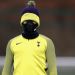Dele Alli luci&oacute; una llamativa m&aacute;scara para protegerse del fr&iacute;o en los entrenamientos