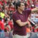 Ins&oacute;lito: le robaron el celular a un entrenador dentro del campo de juego