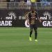Un jugador de la MLS jug&oacute; todo el partido con un micr&oacute;fono en su camiseta