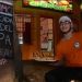 La promoci&oacute;n de un local de comida que por cada gol de Higua&iacute;n regala tres empanadas