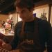 Roger Federer sorprendi&oacute; con un Mannequin Challenge en una chocolater&iacute;a