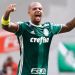 Felipe Melo y un ins&oacute;lito cuadro en el living de su casa