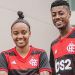 Flamengo present&oacute; su nueva camiseta con la letra del himno estampada