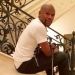 A Mayweather le regalaron un tigre para Navidad en Rusia