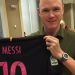 Messi le regal&oacute; sus botines firmados al ciclista Chris Froome