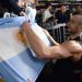 La imperdible versi&oacute;n del &ldquo;decime que se siente&rdquo; que un grupo de hinchas le dedic&oacute; a Gin&oacute;bili en la NBA