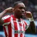 Es uno de los goleadores de la Premier League y fue suspendido por infringir las reglas de las apuestas