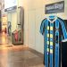 Gremio present&oacute; una moderna forma de vender camisetas en un aeropuerto de Porto Alegre