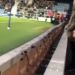 Ins&oacute;lito: el hincha que orin&oacute; en la botella de agua del arquero rival