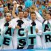 Hinchas argentinos les venden sus entradas a los de Uruguay para el partido ante Francia