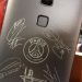 Huawei vende un Smartphone especial del PSG con la firma de los jugadores