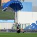 Un paracaidista aterriz&oacute; en la cancha e interrumpi&oacute; el partido entre Inter y Sassuolo