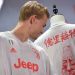 Juventus present&oacute; su camiseta alternativa con los nombres en chino