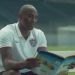 Kobe Bryant se suma a la fiebre por las figuritas del Mundial