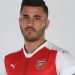 El error de un jugador del Arsenal en la presentaci&oacute;n del uniforme que se volvi&oacute; viral