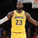 Subastan la primera camiseta de LeBron James 