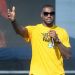 LeBron James don&oacute; 41 millones de d&oacute;lares