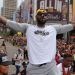 LeBron quiere un contrato de m&aacute;s de 200 millones de d&oacute;lares